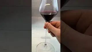 Как правильно держать бокал вина