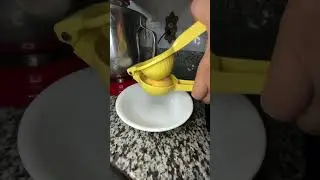 How to use a lemon squeezer the correct way #shorts