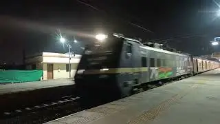   TEJAS RAJDHANI CROSSING #train #indianrailways #tejasrajdhaniexpress 