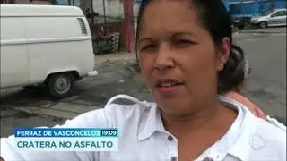 Asfalto trincado em Ferraz de Vasconcelos coloca em risco a vida de motoristas e pedestres