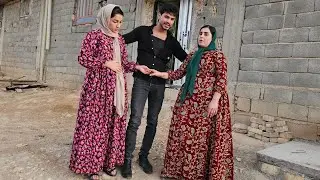 Is Omid fascinated by Zahra's secret caresses?