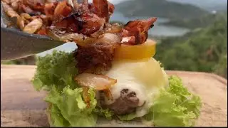 Burger Featuring my daughter Matet 👌🏼 yum yum yum  ping ping ping!