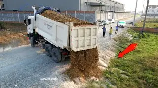 Great !! Start new projects by Using dump truck wheel 10 unloading soil & SHANTUI Bulldozer pushing.