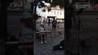 Singer @ Andel Metro station Prague