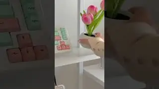 Ta lampa stołowa w kształcie tulipana jest naprawdę piękna