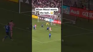 When Messi wants the ball..👀