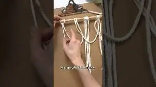 As&iacute; se hace el nudo alondra vertical 🤯 dos formas para empezar un tapiz de macram&eacute; 🔥🤩