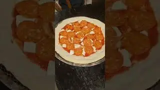 #pizzatossing #pizzalovers #foodporn #share #reel #chefs #shorts #Napoli#cheflifestyle #enjoyworking
