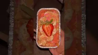 Strawberry Crumble Cake Pans #baking #dessert #cakes  #sweets
