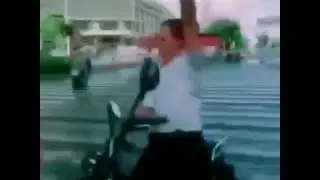 Remix: Man goes crazy after scooter gets pulled over in China