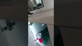 Comment placer et r&eacute;gler un syst&egrave;me d'ouverture de porte sans poign&eacute;e.