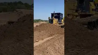 Dozer KOMATSU Pushing #bulldozer #dozer #vsdozer