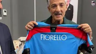The great Rosario Fiorello, a Catania fan, received our red and blue shirt as a gift.