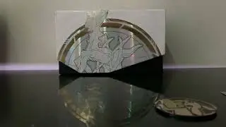 A silent opening of Pok&eacute;mon cards