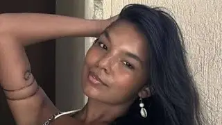 Mel Muzine de biqu&iacute;ni impressiona f&atilde;s com sua enorme beleza 