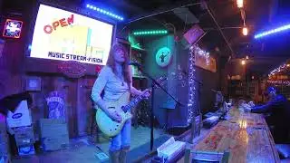 Nhi, just a girl with a 12 string and a looper
