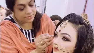 kya ap log inko janty hain? ye jadda se ain hn hamare pas makeup k lye