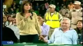 Alcalde Percy Fern&aacute;ndez le toca el trasero a la Concejal Desir&eacute;e Bravo