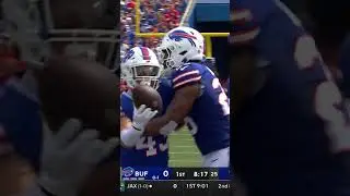 Terrel Bernard intercepts the Jimmy Garoppolo pass vs. Las Vegas Raiders