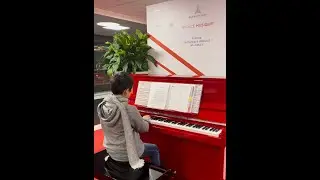 Playing Burgm&uuml;ller at the Charles de Gaulle airport in Paris (CDG)