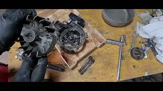 CUM SCOTI VOLANTA DE LA MOTOCOASA PENTRU A SCHIMBA SIMERINGUL. REPARATII MOTOARE 2 SI 4 TIMPI
