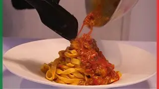 手打ちパスタと豚ミンチと赤ピーマンのラグー【Tagliatelle con Salsiccia e Peperoni】