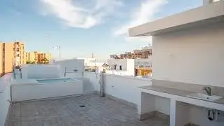 🏡 Casa de Autor con Terraza y Piscina en el Centro Histórico | Ref. AT8096V