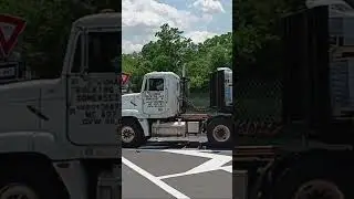 A Friendly Driver In A Freightliner FLD120 On Route 22! #freightliner #fld120 #hornshow #shorts