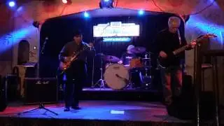Delta Dave & The Decibels live at The Midway Tavern