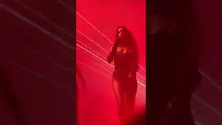 📹 | Dua Lipa  performing  new outfit at #ROTourMelbourne!