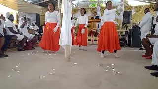 dame en Christ de l'église de Dieu des fleuves d'eau kap dansé 💃💃