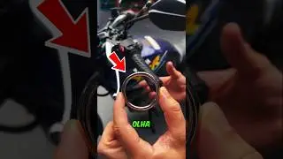 Este cara trancou a moto de uma forma &uacute;nica! 🔒😲 #curioso #incrivel #interessante
