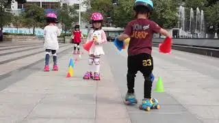 Adjustable children's roller skates