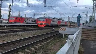ДТ1-003 сообщением Луга-1 - Санкт-Петербург отправляется со станции Сиверская
