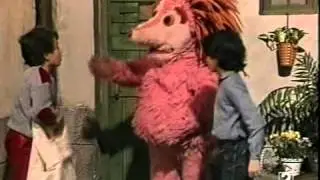 Barrio sesamo   Espinete  LA BRUJA PIRUJA