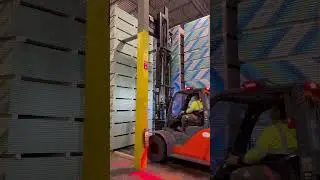 Skilled operatorrrr #fypシ゚viral #like #work #forklift #forkliftcertified #fyp