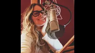Jen Gotch narrates her audiobook THE UPSIDE OF BEING DOWN
