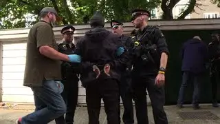 Police tackle London's rising knife crime
