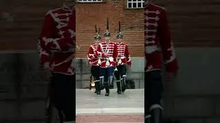4 Incredible Military Uniforms From Around The World