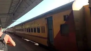 17317 Train Hubli to Dadar Express LTT - Indian railways video - south Western |Speed Train|