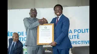 Dakar, 06 -08 août 2024, le SOAC remet au Gouvernement le diplôme  d'accréditation de l'ASN