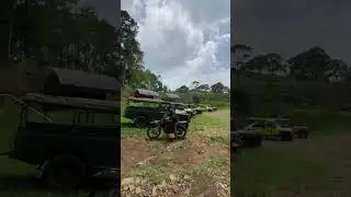 Barisan Mobil land rover siap offroad di Lembang Bandung
