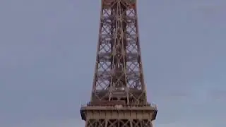 Eiffel Tower sparkles in Paris in tribute to medical staff fighting COVID-19 | ABC News
