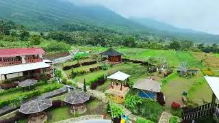 Panorama Agrowisata Pakuwon di Tengah Perbukitan Hijau