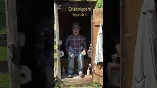Erlebnispark Tripsdrill - Das WC H&auml;uschen beim Maibaum im Eingangsbereich #erlebnispark #tripsdrill