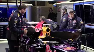 Infiniti Performance Engineering Academy 2015 - Daniel Ricciardo | AutoMotoTV