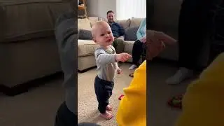 Просто малыш и его любимая игрушка 🧸👶 #ВремяИгр #ДетскиеРазвлечения #Шорты