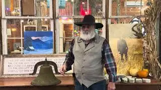 Колокол из школы, которую Джонни Кэш посещал в Дайссе, Арканзас, был подарен индейцем Джо