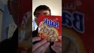 Trying Sade Balik Krackers (Merry Christmas Turkish Snack box) #crackers #food #turkishsnacks