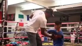 ROGER MAYWEATHER TRAINING FLOYD 'CASH FLOW' DIAZ @ MAYWEATHER BOXING CLUB / MAYWEATHER v MAIDANA 2